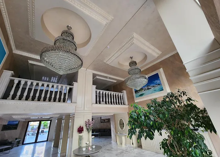 Valencia Gardens Lux 4 Per. Daire *